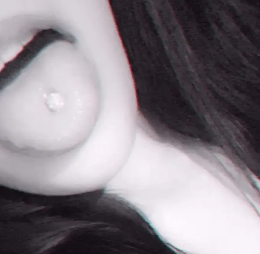 Yasmin, 25